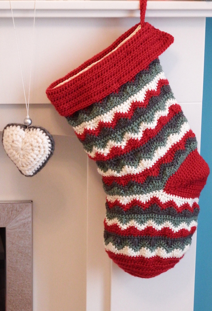 I love the zigzags on this Christmas Stocking - Free crochet pattern.
